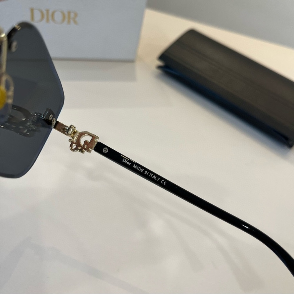 Dior Black Rectangular Sunglasses with Polished Finish - Picture 6 of 10